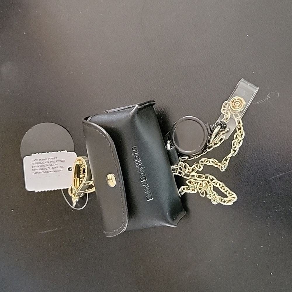 BATH & BODY WORKS BLACK SANITIZER HOLDER WITH RETRACTABLE ID BADGE & CARD...